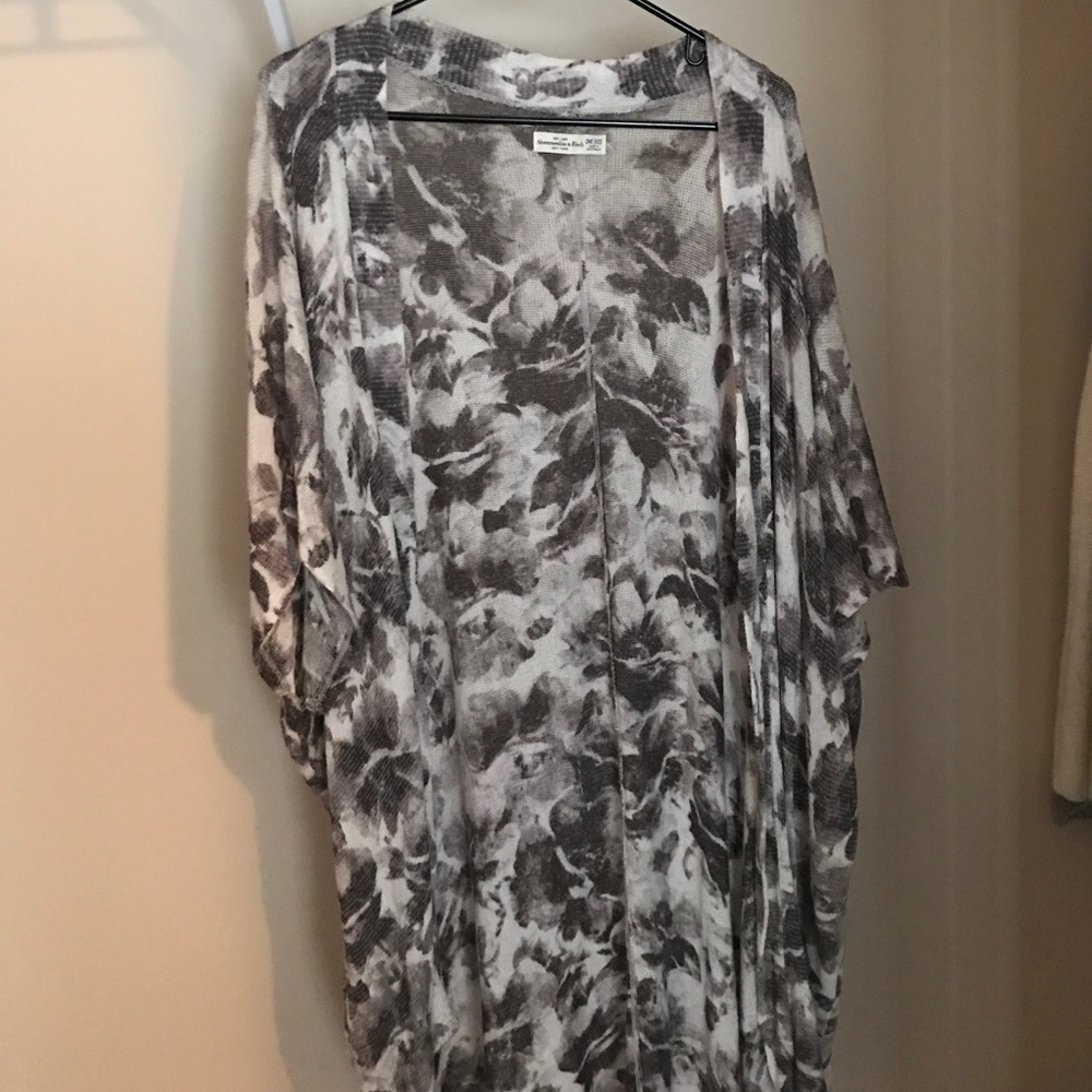 Abercrombie & Fitch coverup/cardigan