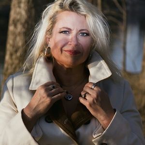 Meet your Posher, Carie