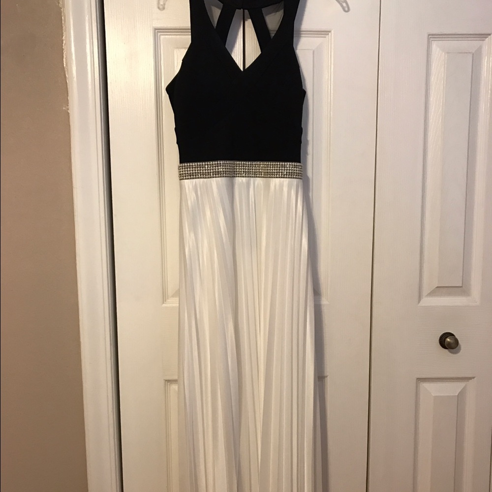 Black & White V-Neck Prom Dress