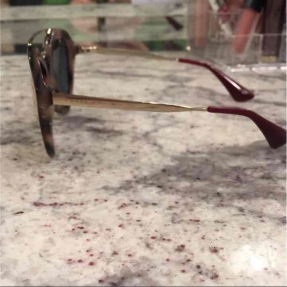 Prada sunglasses basically brand new. - Picture 3 of 4