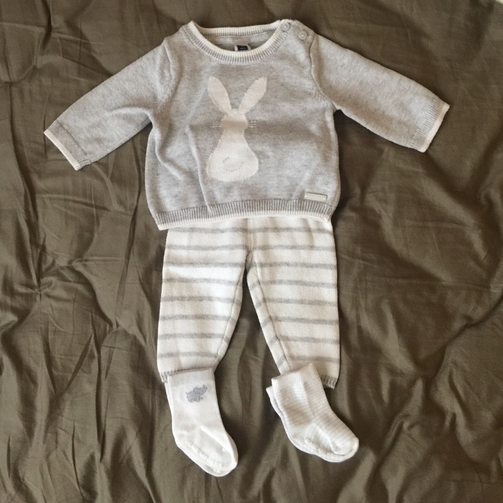 Janie and jack Uni sex sweater set.