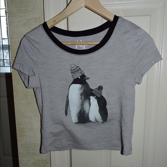 Cropped t shirt with cute little penguins on it - Picture 1 of 1
