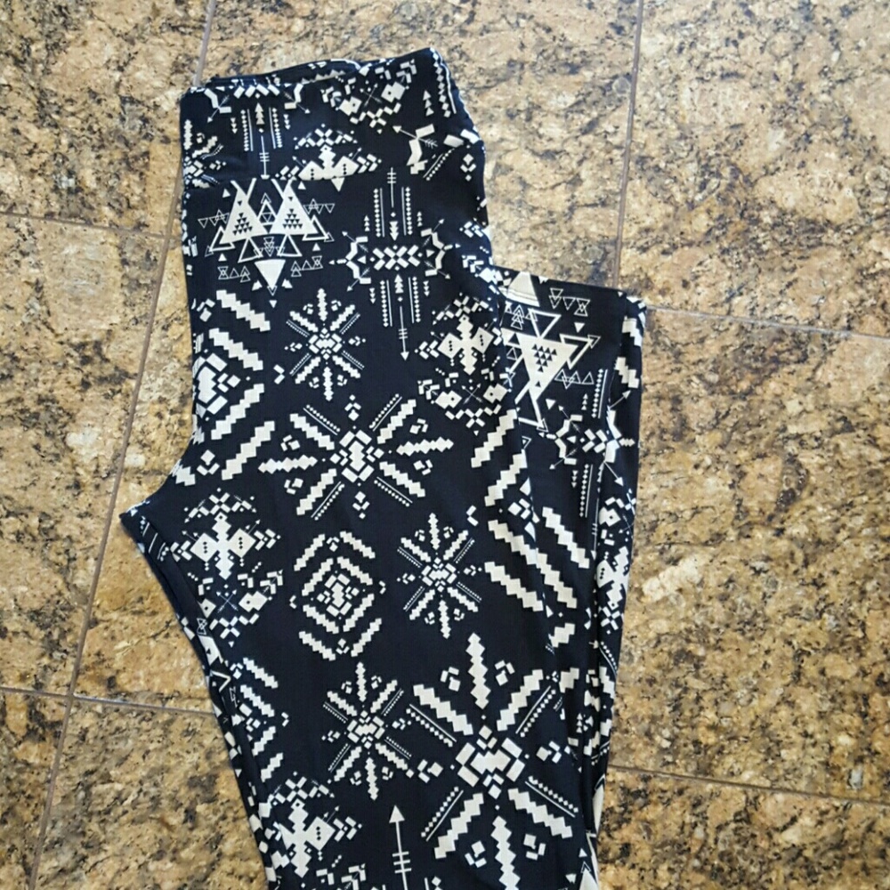Lularoe aztec legging
