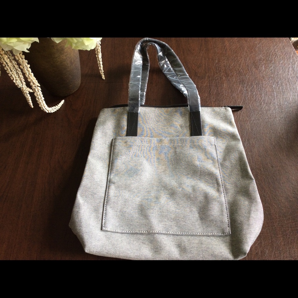 The Pocket Tote by EVERLANE in Grey Twill