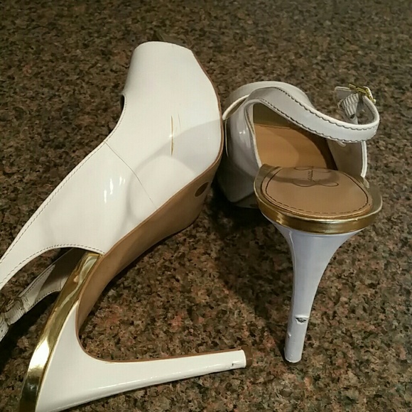 Shoe - Picture 2 of 3