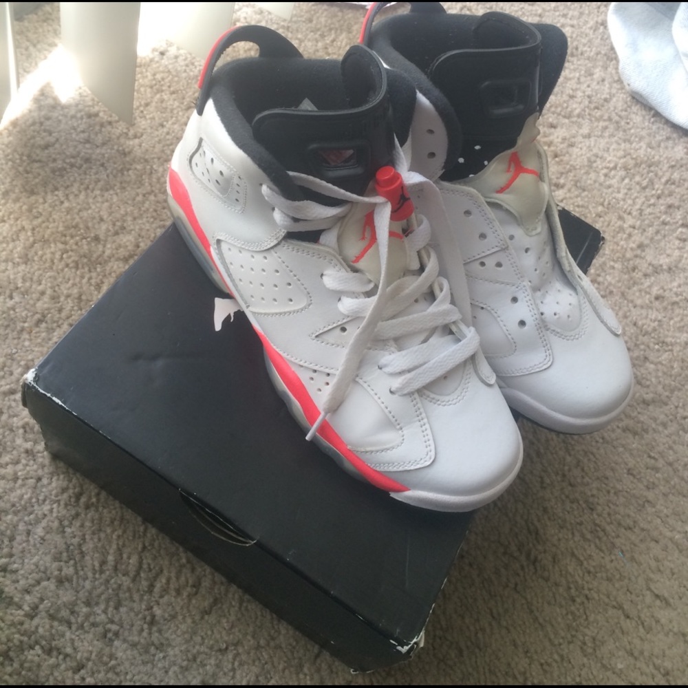 Jordan infarred 6s!! Size 4y!!