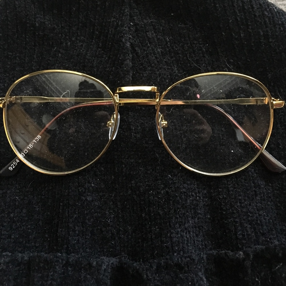 Clear frame trendy glasses