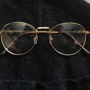 Clear frame trendy glasses