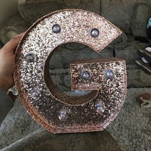 Justice letter "G"