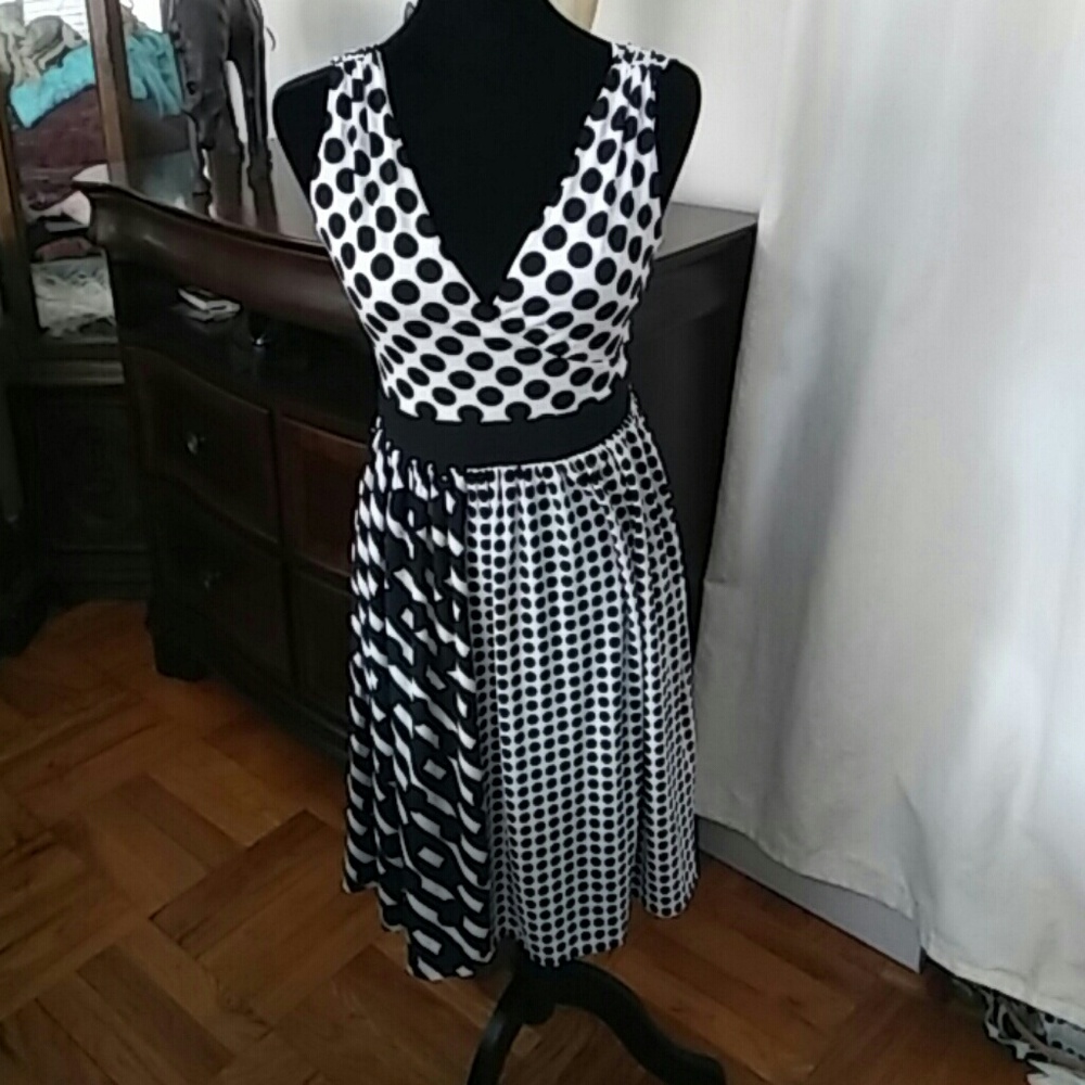 Black & white polkadots