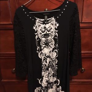 Black and white tunic top