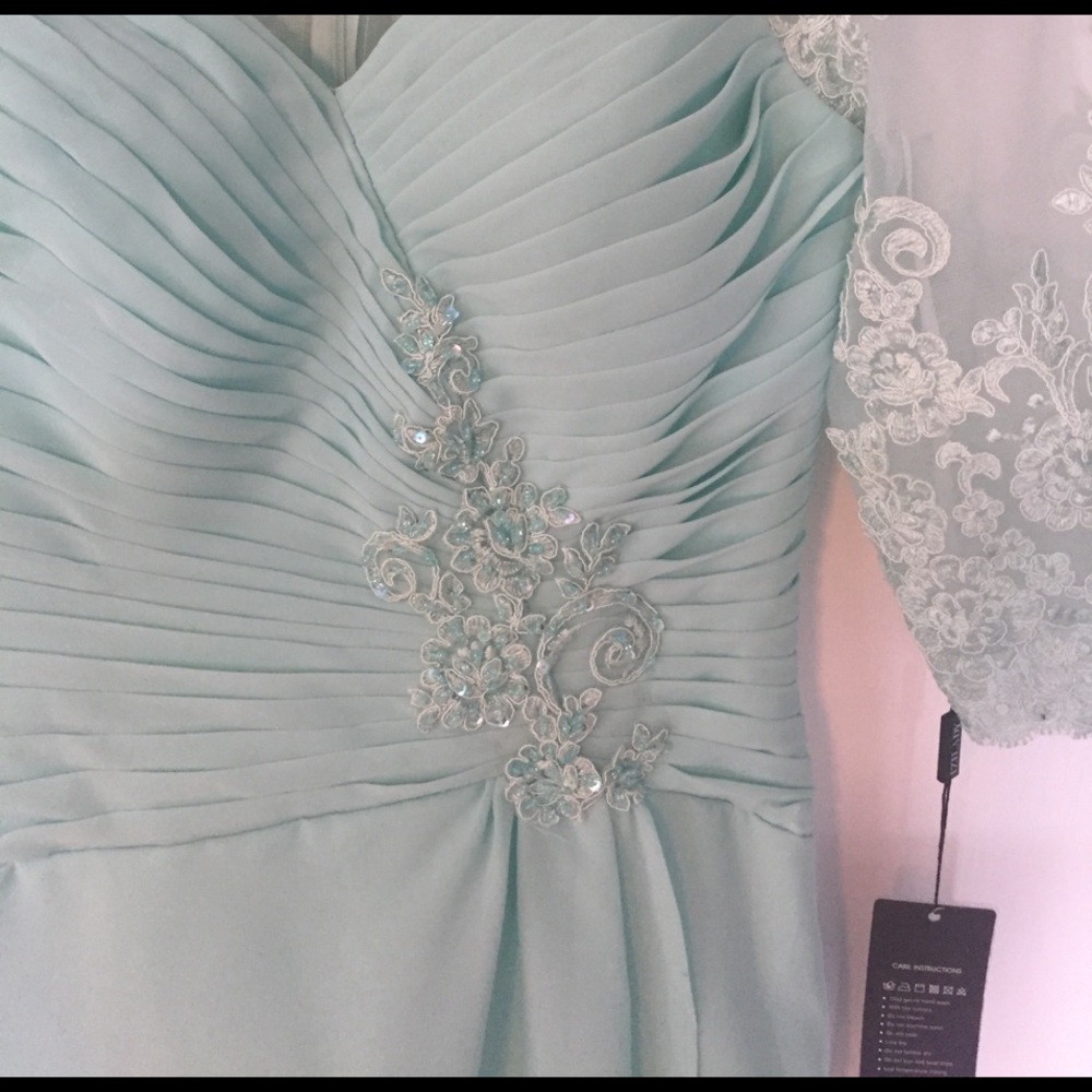 Dress - Picture 3 of 6