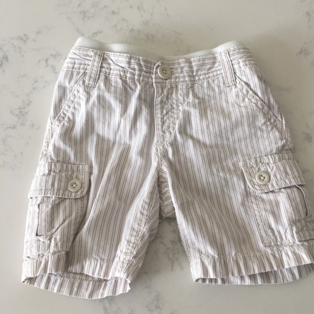 Baby Gap cargo short with elastic waistband