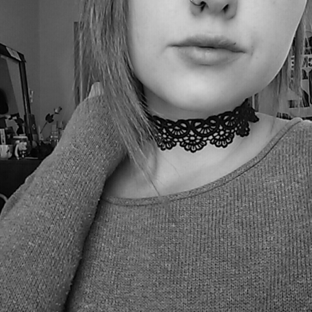 Black lace choker!