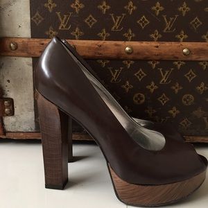 Gianni Bini peep toe pump