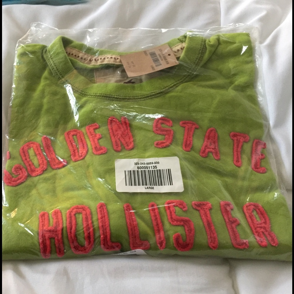 Hollister Tee shirt new Large