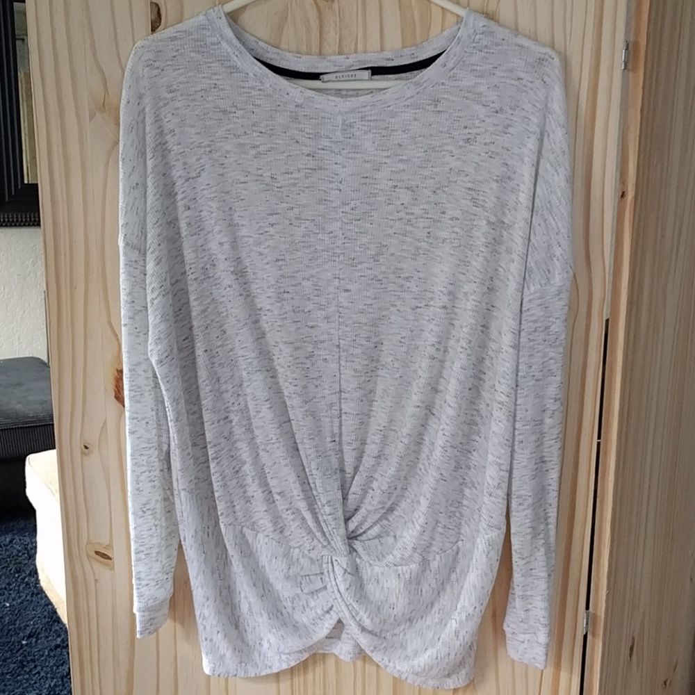 Beautiful Pleione White Long Sleeve Top