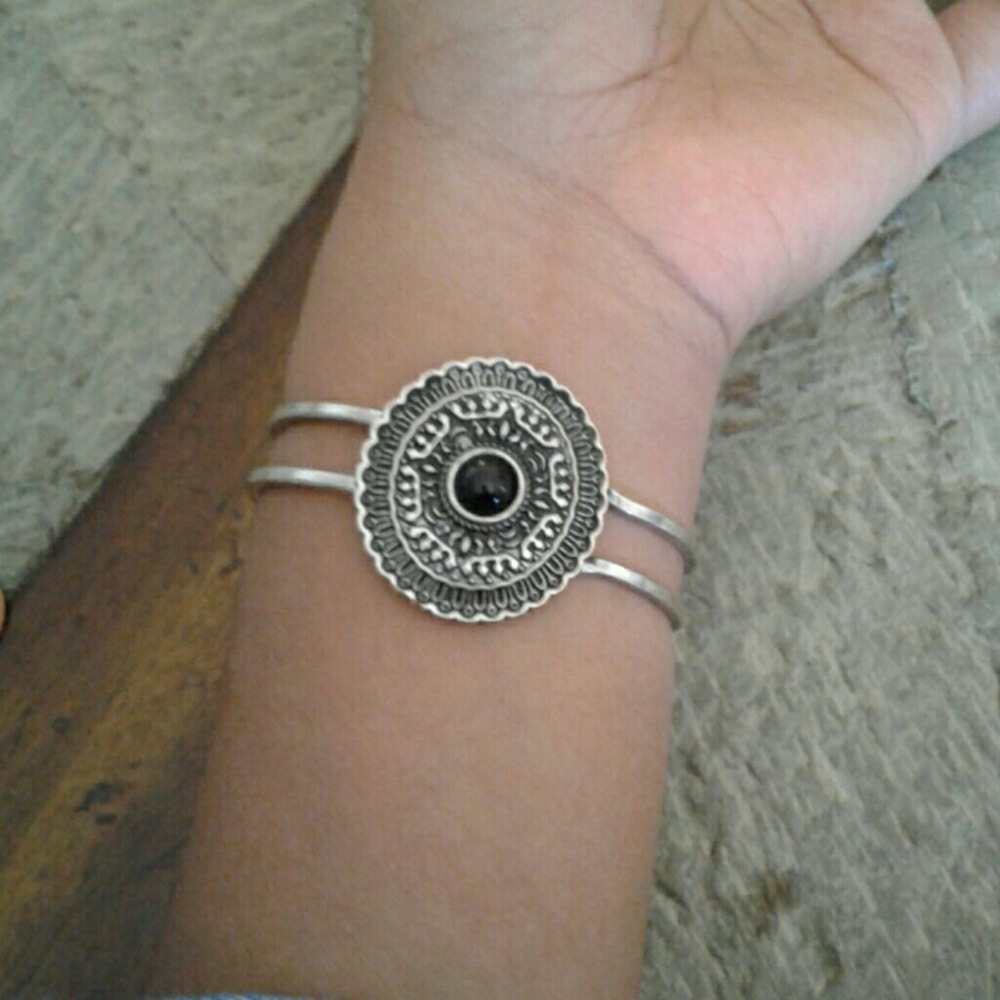Antique Style Arm Cuff