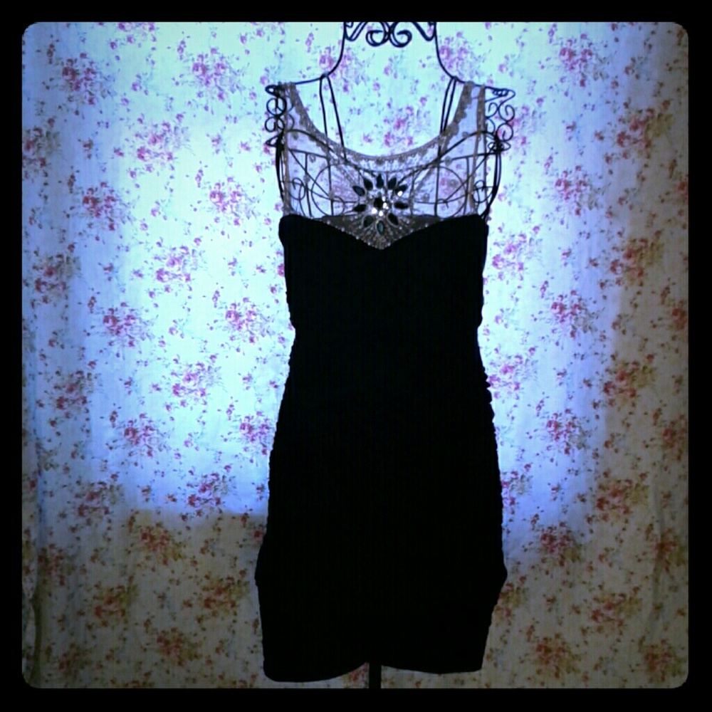 Stunning Adrianna Papell Formal Gown