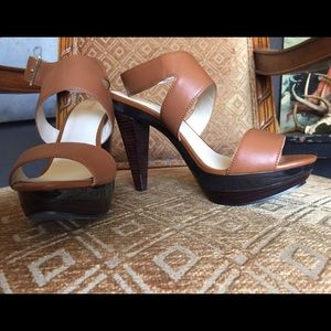 Levity Austin sandal 7.5