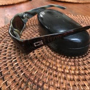 Tortoise Gucci sunglasses