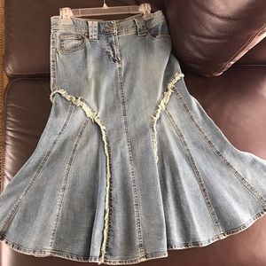 Denim skirt w/ stretch