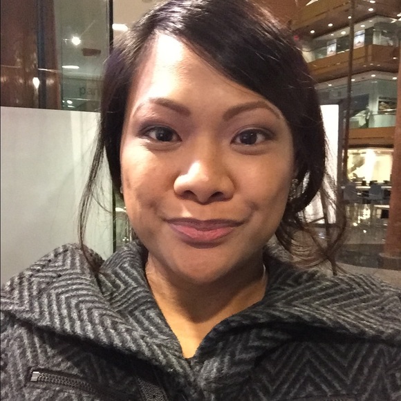 Meet your Posher, Nikki 💜 - Picture 3 of 4