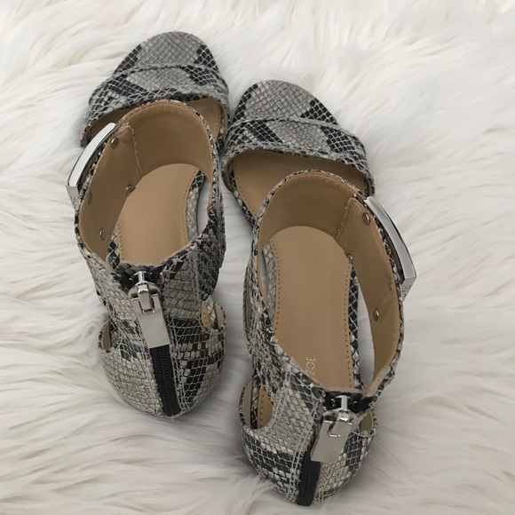 Sold! Rachel Zoe Snake 🐍 Print Sandals - Picture 4 of 5
