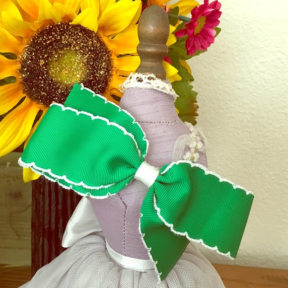 Embroidery edge stitch Bow Clip! - Picture 1 of 3