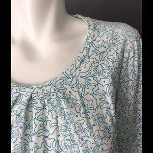 Lovely Liz Claiborne dressy long sleeve t-shirt