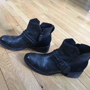 Timberland women's blacks boots with buckle