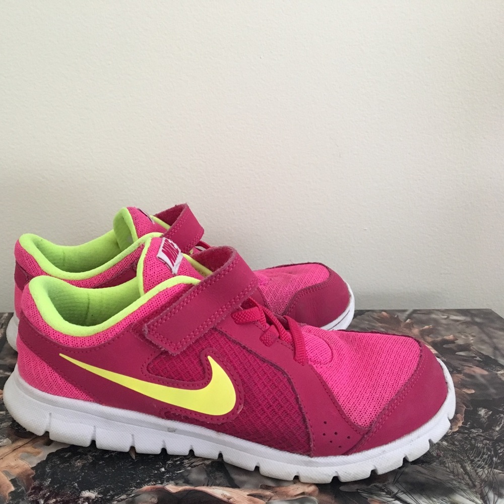 Children's size 3 Nike tennis shoes