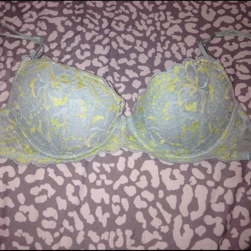 Lightly lined 2 way Victoria's Secret bra