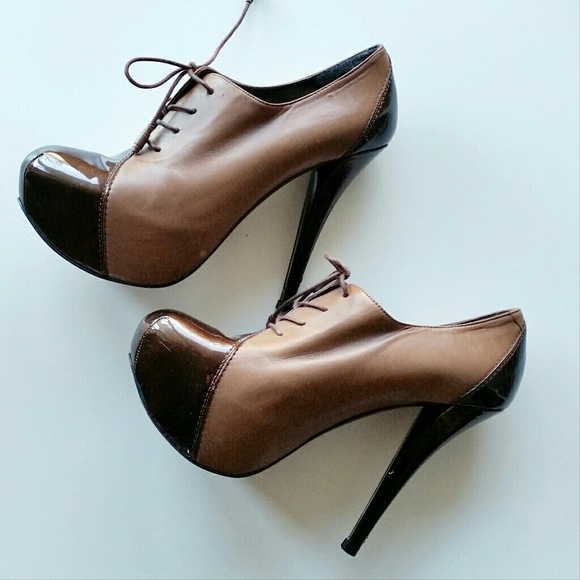 Stuart Weitzman Platform Lace Up Oxford Booties - Picture 3 of 8