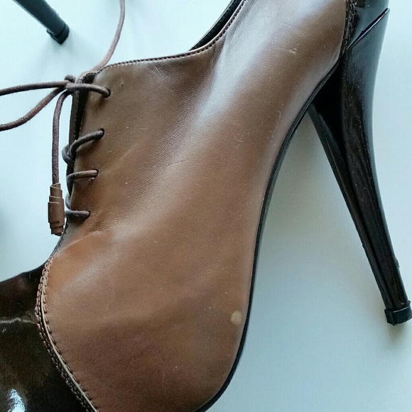 Stuart Weitzman Platform Lace Up Oxford Booties - Picture 4 of 8