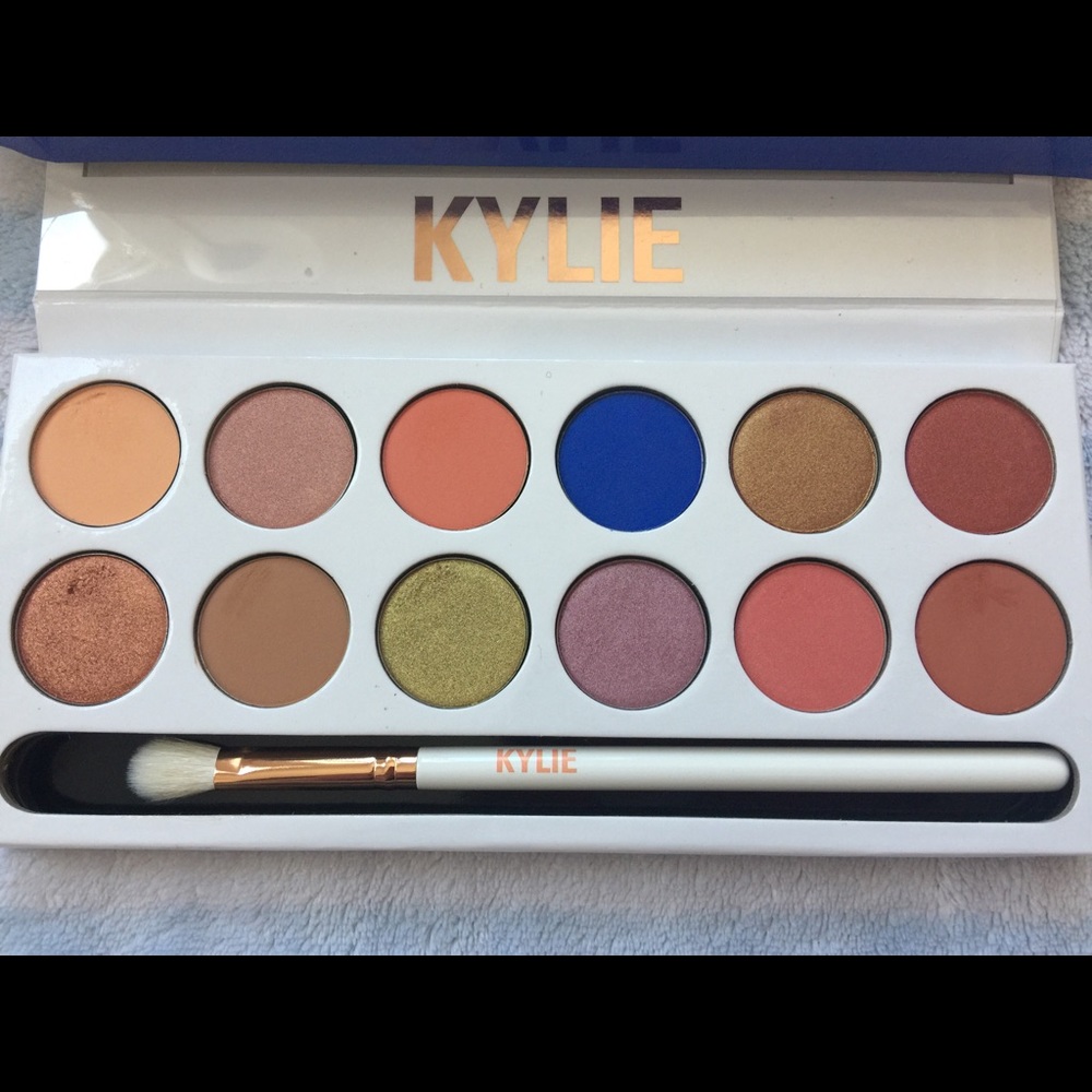 Like-New Kylie Royal Peach Palette