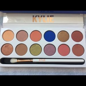 Like-New Kylie Royal Peach Palette