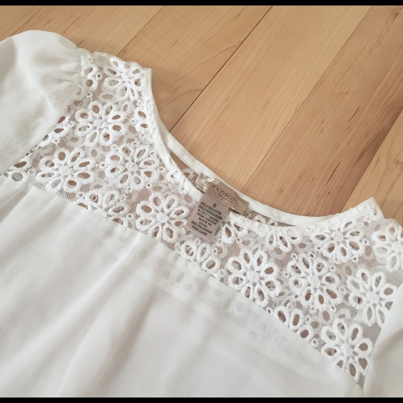 Francesca's Sheer white blouse - Picture 2 of 3