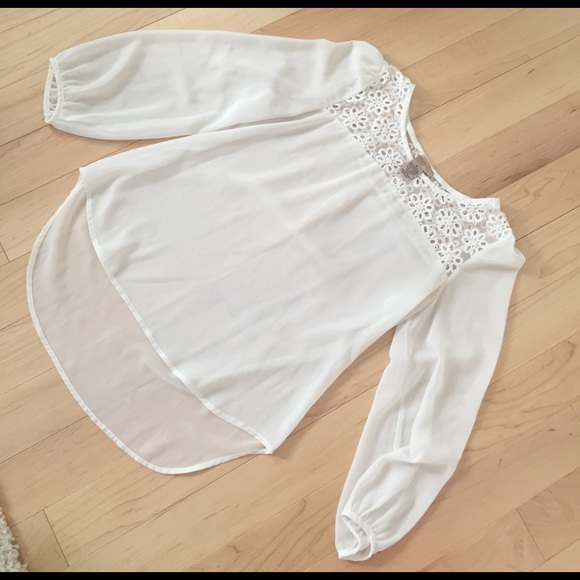 Francesca's Sheer white blouse - Picture 3 of 3