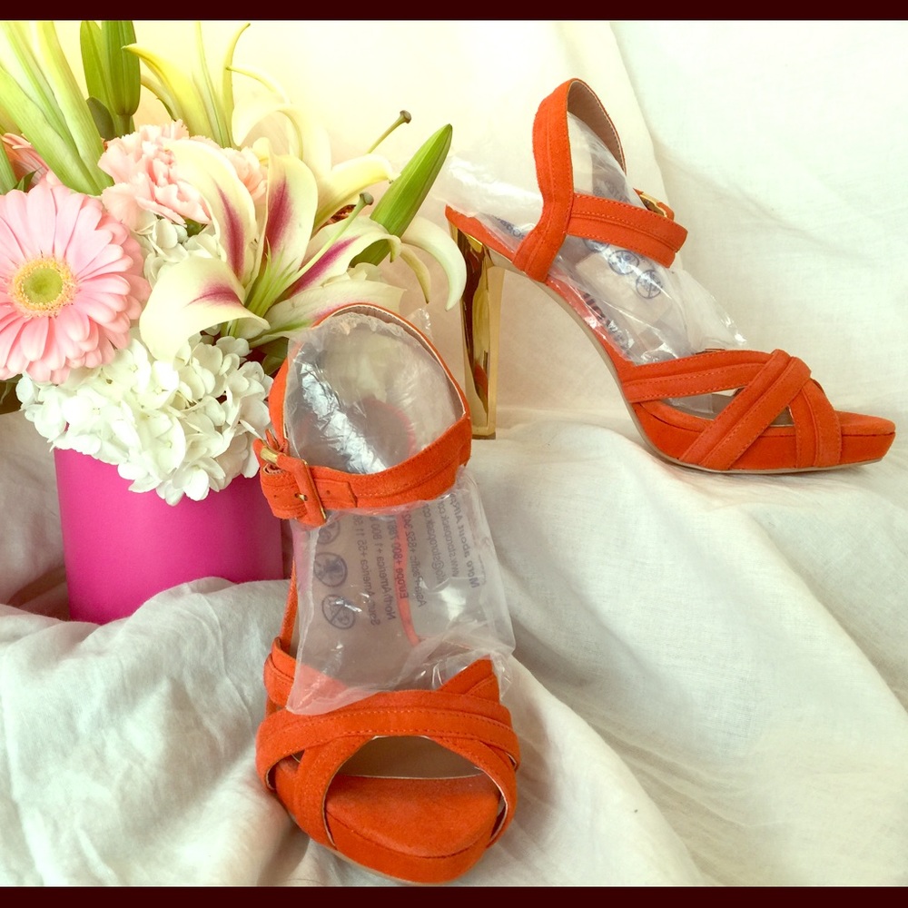 Ava & Aiden orange suede platform w/ankle strap.