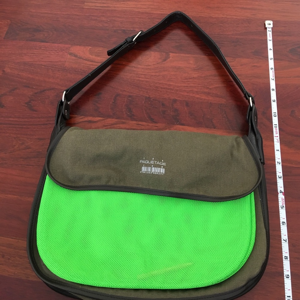 Multi pocket purse with mesh side