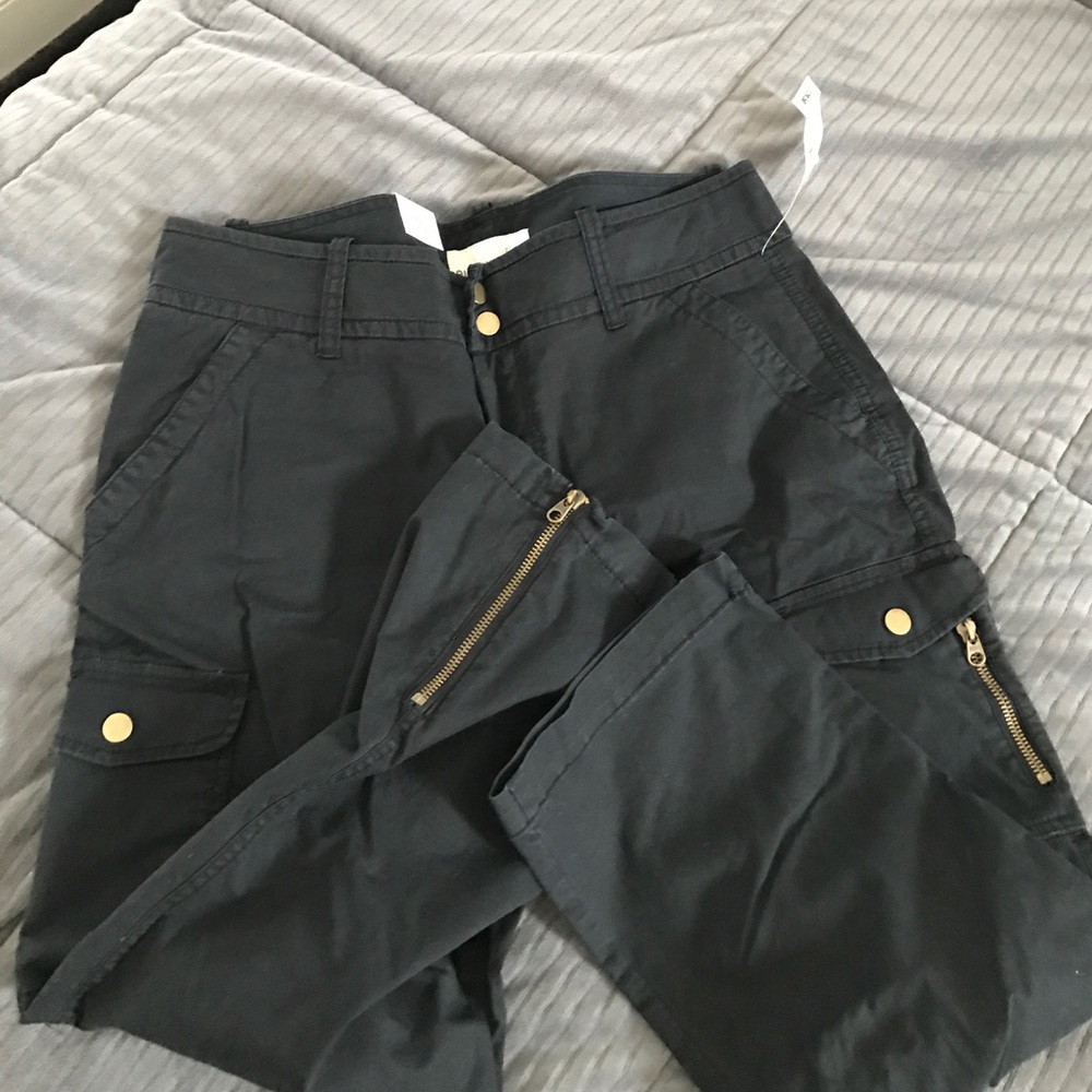 Black Capri pants