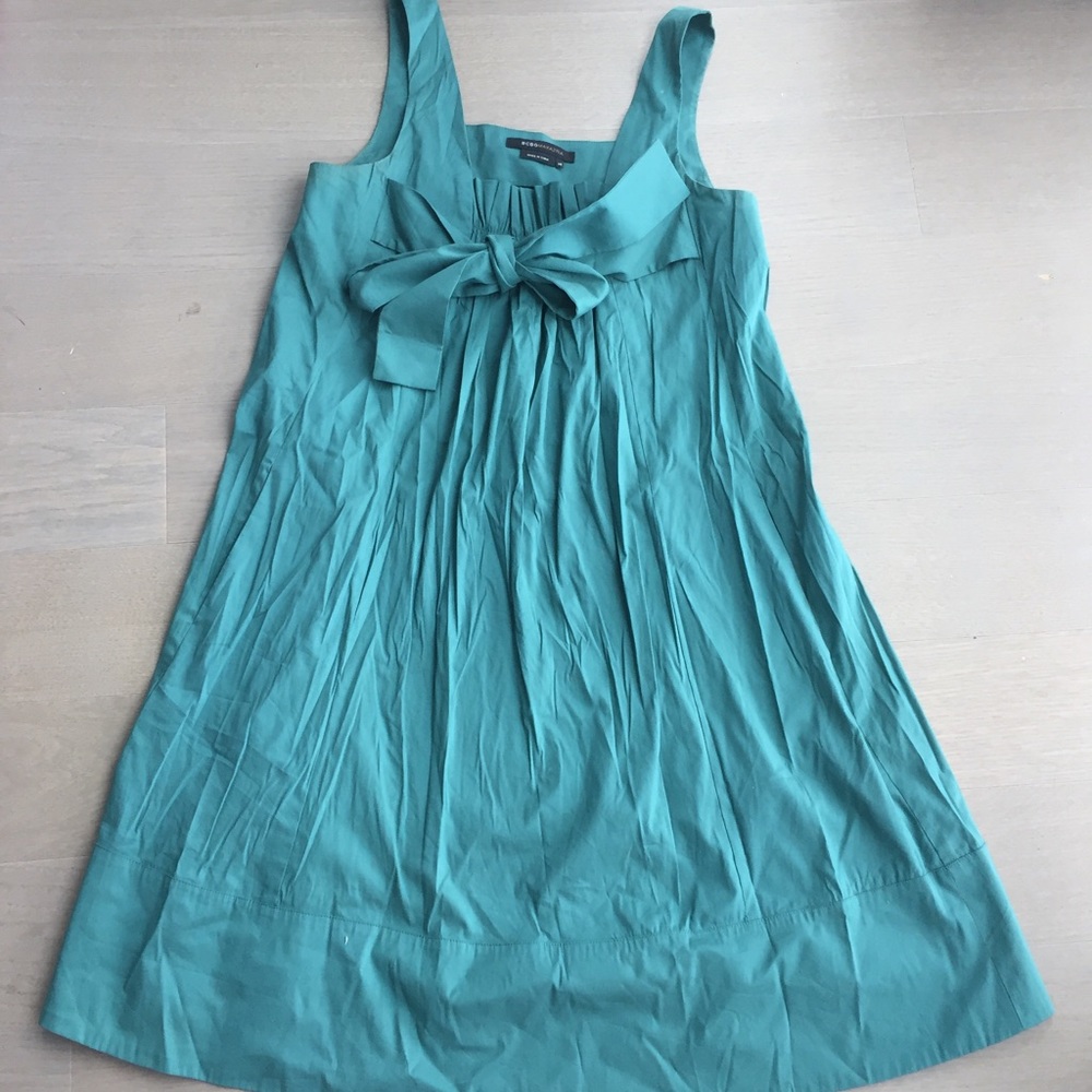 BCBGMAXAZRIA front tie dress 👗