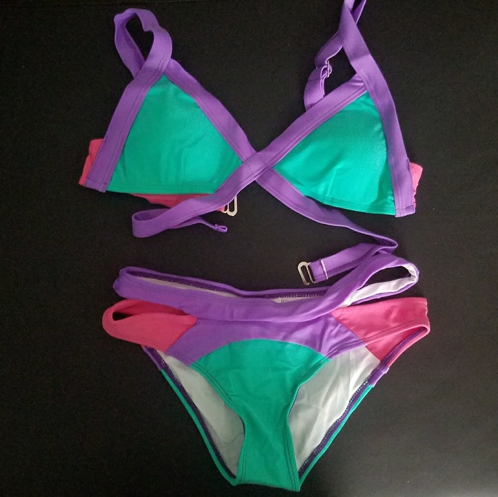 Bikini - Picture 2 of 2