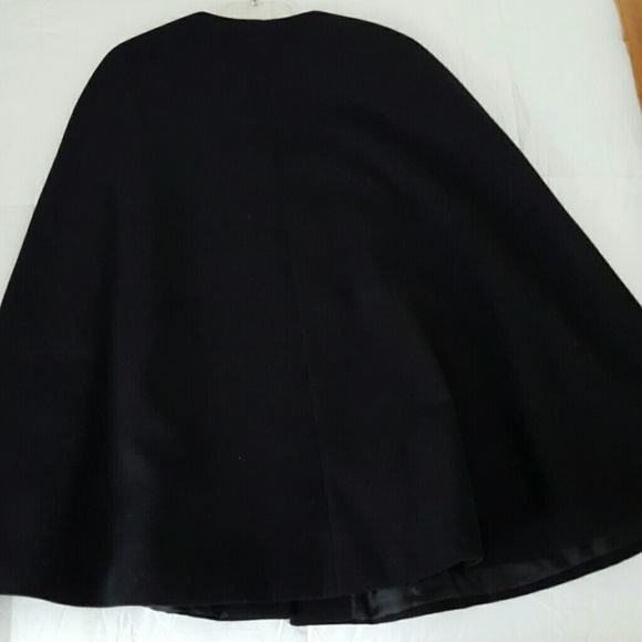 Black cape - Picture 3 of 3