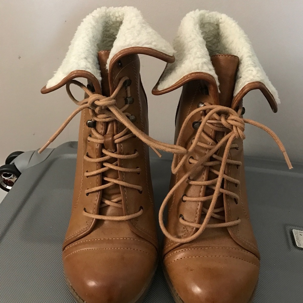 Tan boots - Picture 2 of 3