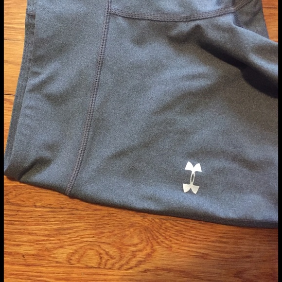 UA gray workout crops - Picture 2 of 4