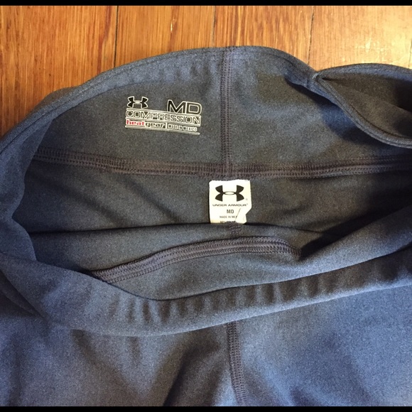 UA gray workout crops - Picture 3 of 4