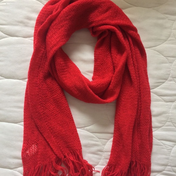 Red knit scarf - Picture 1 of 3
