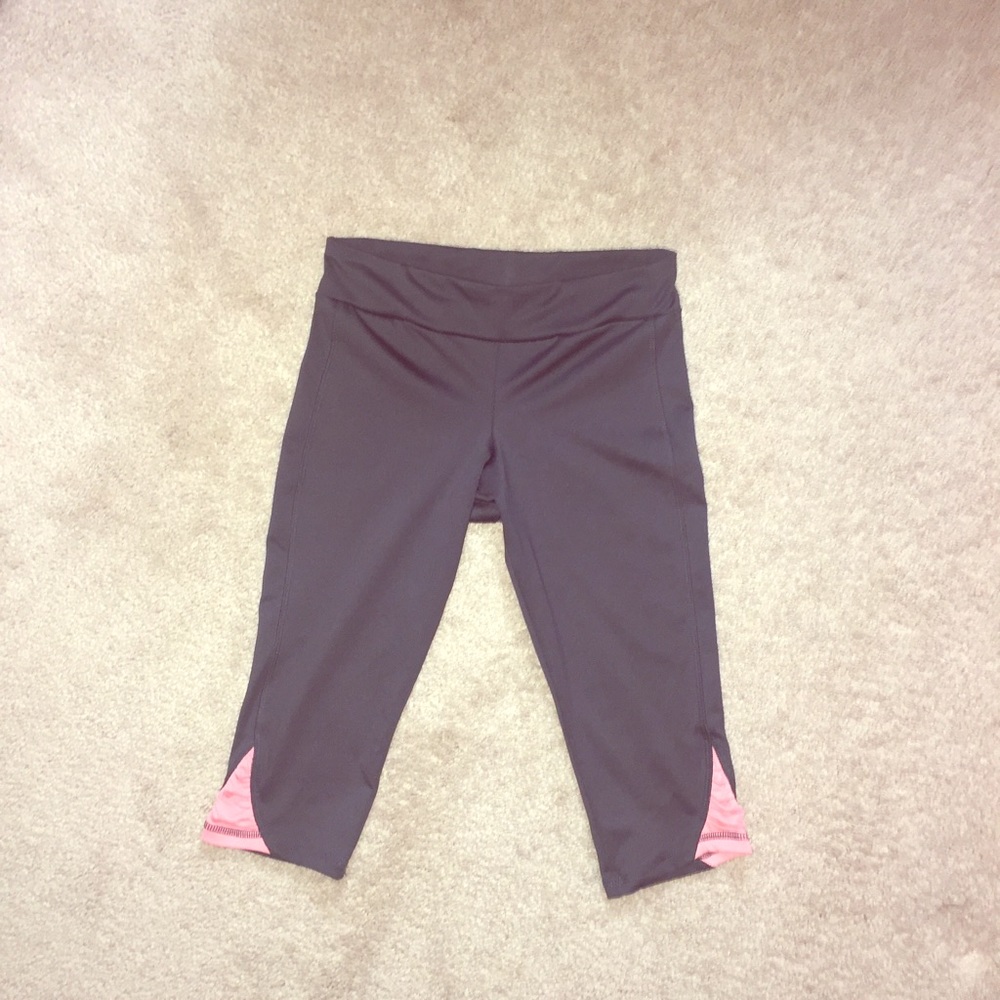 Compression-tight Capri athletic leggings